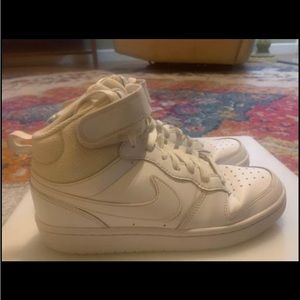 Nike court borough mid 2